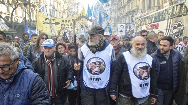 San Cayetano: los Movimientos sociales marcharon de Liniers al centro porteño con presencia multitudinaria