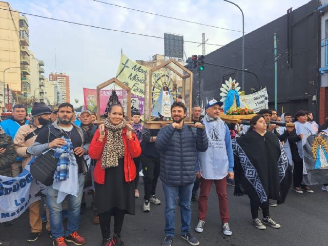 San Cayetano: los Movimientos sociales marcharon de Liniers al centro porteño con presencia multitudinaria