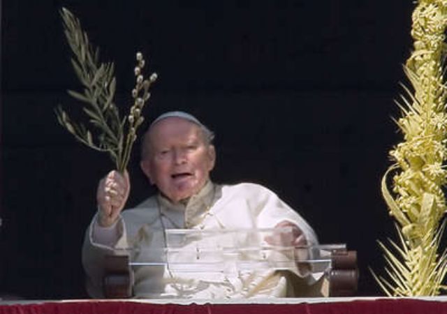 El Papa no pudo celebrar la misa del Domingo de Ramos