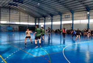 Exitosa jornada de formación en handball indoor reúne a decenas de profesionales en Mercedes