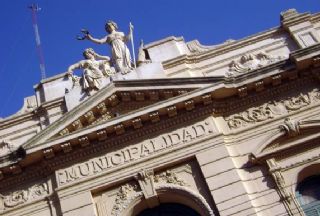 La doble vara: municipios que critican la reforma laboral pero sostienen esquemas precarios