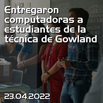 Entregaron computadoras a estudiantes de la técnica de Gowland