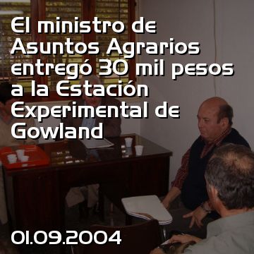 El ministro de Asuntos Agrarios entregó 30 mil pesos a la Estación Experimental de Gowland