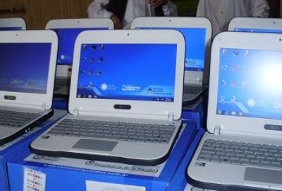 Proyectan entregar 350 mil computadoras a alumnos y dar créditos a docentes