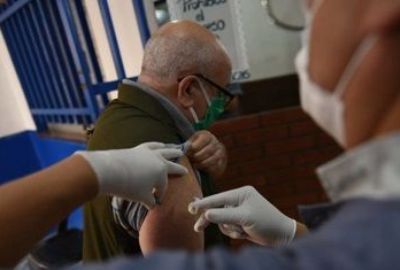 Mayores de 60, atentos a la app o al mail: se enviaron unos 120 mil turnos para vacunarse