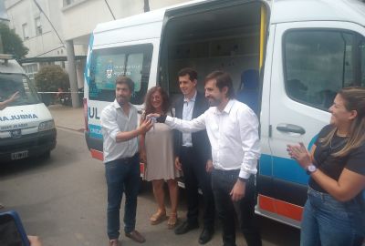 Kreplak visitó el Hospital Dubarry y entregó junto al Ministro De Pedro una ambulancia para Mercedes
