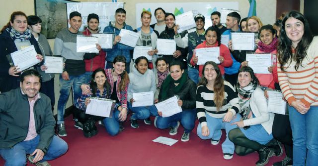 Integrantes de “Jóvenes con más y mejor trabajo” recibieron certificados