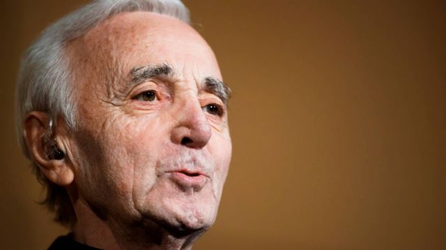 A los 94 años falleció en Francia Charles Aznavour