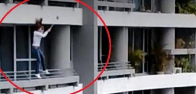 Una mujer cayó de un rascacielos tras intentar tomarse una selfie [VIDEO]