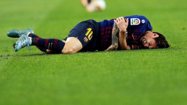Se fracturó Lionel. Messi estará tres semanas de baja por una fractura del radio del brazo derecho