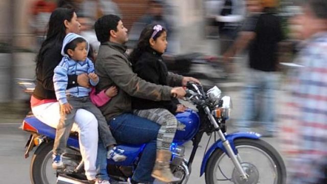 Mercedes: La ciudad donde el uso del casco parece no ser obligatorio