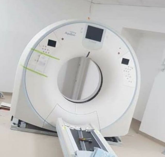 El flamante tomógrafo ya está siendo instalado en el Hospital Dubarry