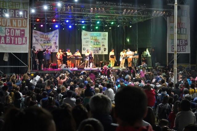 Con gran marco de público inició la 43° Fiesta Nacional del Durazno