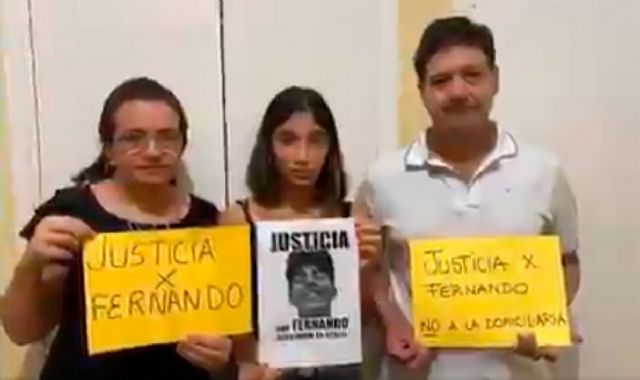“Justicia por Fernando. No a la domiciliaria”: piden los padres y la novia de Fernando Baez Sosa