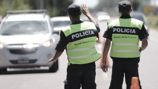 El gobierno bonaerense aseguró que garantiza la cobertura policial en los 135 distritos