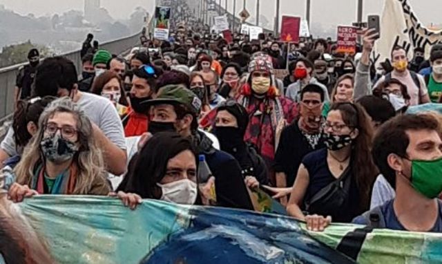 Impresionante manifestación contra el ecocidio de las islas del Delta del Paraná