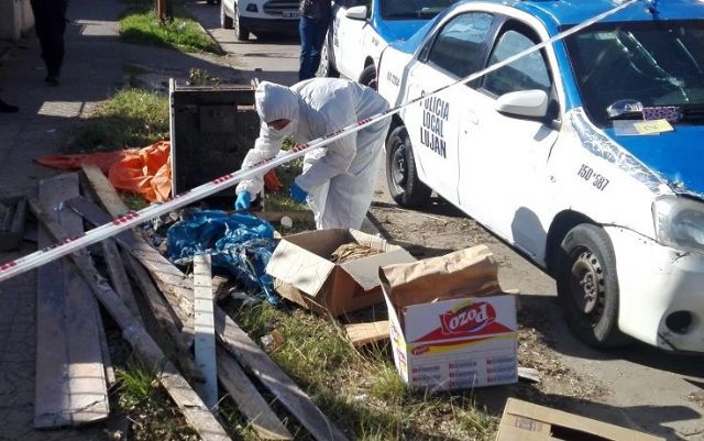 Macabro: Encuentran restos humanos tirados en una vereda de Luján