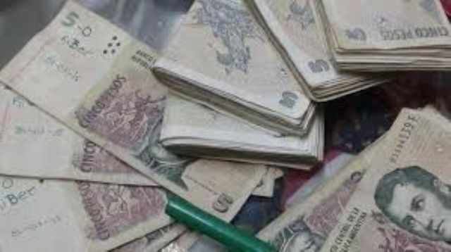 Todavía tienen guardados?: extienden hasta fin de año el plazo para canjear los billetes de 5 pesos