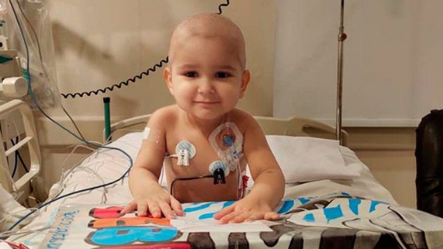 Tiene 2 años y venció al COVID-19 tras superar una leucemia