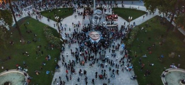 Imponente “Caravana de las Mil Flores” a diez años de la muerte de Néstor Kirchner