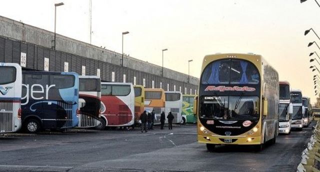 ¿Cómo será viajar en colectivos y trenes a los destinos turísticos durante el verano?