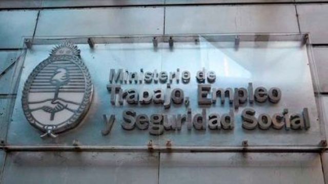 Paritarias: los trabajadores estatales tendrán un aumento de 25% y un bono de $4.000