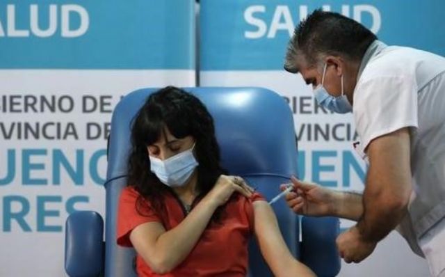 Los efectos adversos de la vacuna “son los esperables” aseguraron desde el Ministerio de Salud