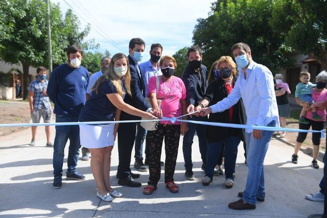 Inauguran obra de asfaltado en el barrio La Amistad