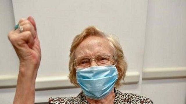 Elsa, la abuela de 90 años que es la vacunada 1 millón