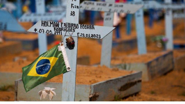 Por demoras en la vacunación anticipan una tercera ola letal de coronavirus a partir de junio en Brasil