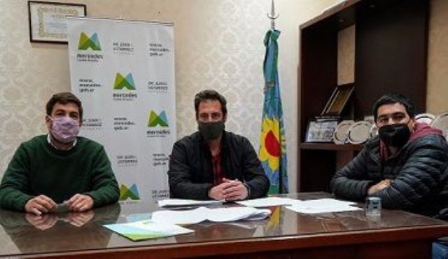 Ustarroz firma convenio para iniciar obras de infraestructura en el Sector Industrial Planificado