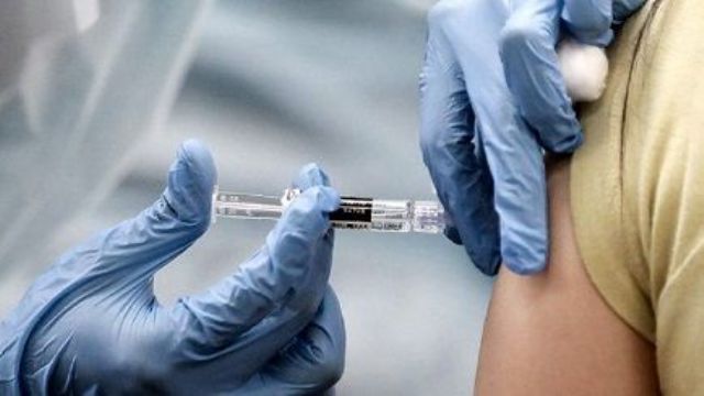 Por qué mueren personas vacunadas con las dos dosis