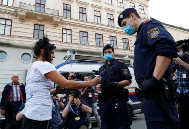 Cuarta ola: Austria desplegó policías para controlar el aislamiento de los no vacunados contra el Covid