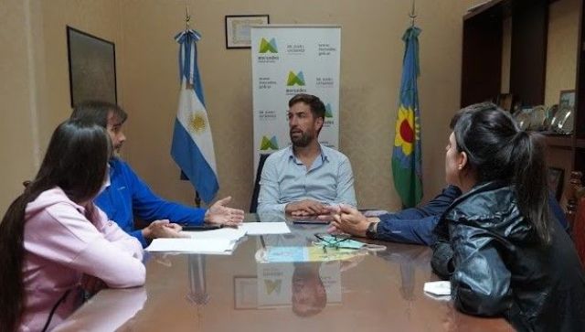 Ustarroz se reunió con dirigentes del Club Palometas