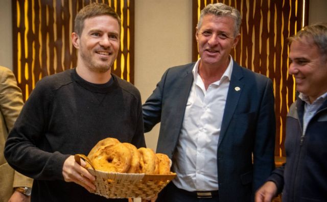 El Ministro Costa también invita a la Fiesta de la Torta Frita