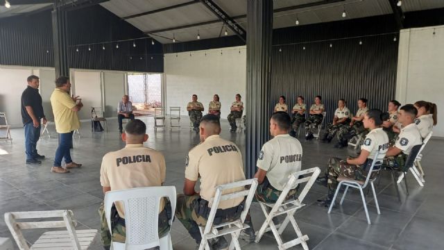 Red animar: capacitan al personal policial de la Patrulla Rural Mercedes