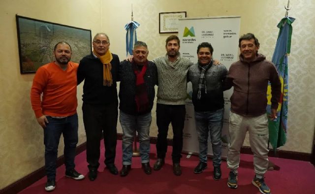 Buscan jugadores para Club Atlético Independiente en Mercedes. Lalo Maradona se reunió con el intendente