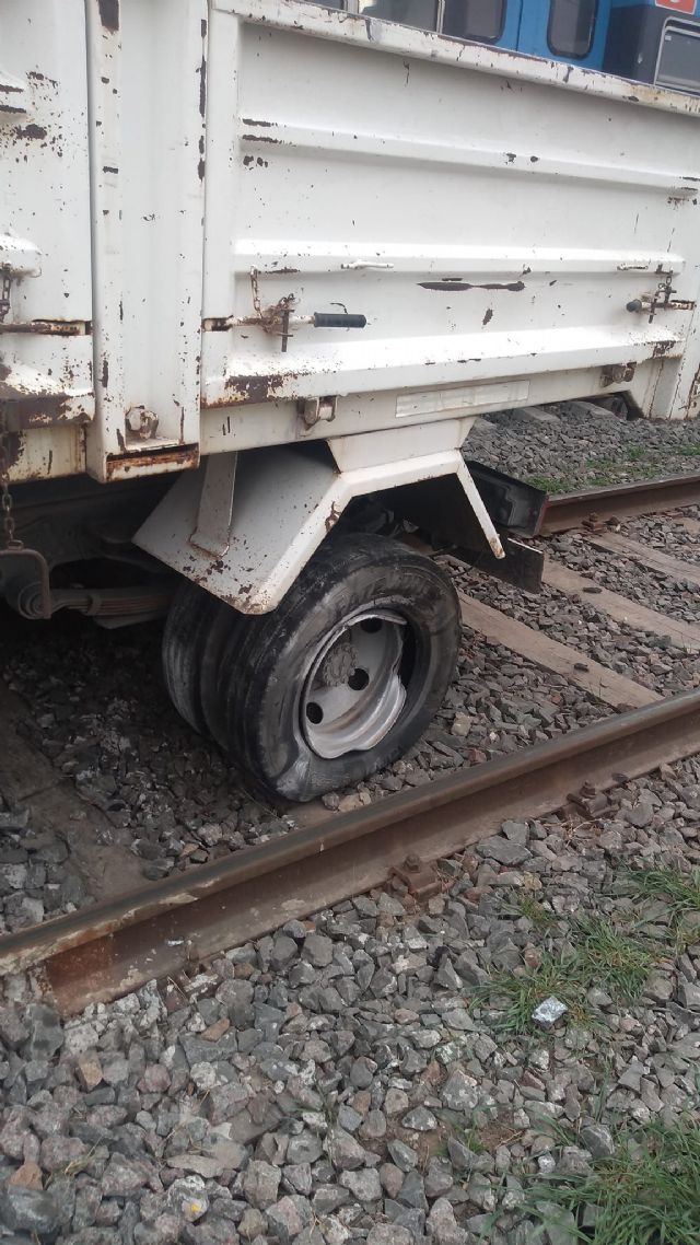 Accidente ferroviario en cruce Gowland: formación golpeó parte trasera de camión municipal
