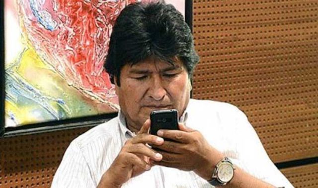 Le robaron el celular a Evo Morales y temen que se filtre la información que pueda contener
