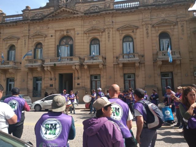 Convocan a Asamblea General a los trabajadores municipales de Mercedes en Plaza San Martín