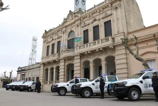 El ministro de Seguridad Berni entregó 6 patrulleros para la comunidad de San Andrés de Giles