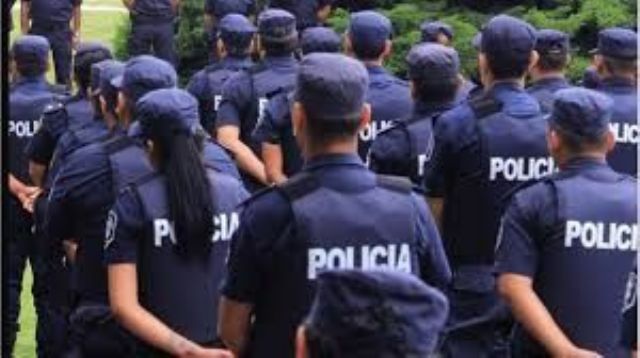 Anuncian aumento del 25 por ciento para la policía bonaerense
