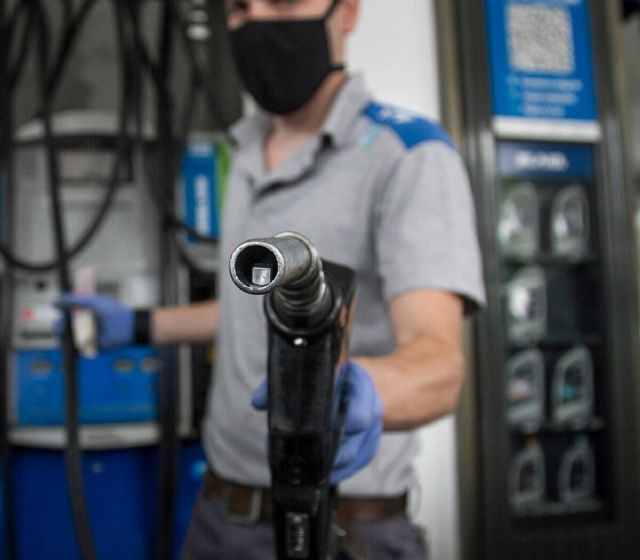 El Gobierno alertó que habría nuevos aumentos de combustible antes de fin de año