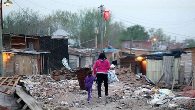 Una familia necesita 200.000 para no ser pobre en Argentina