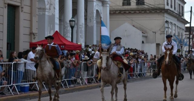 Se desarrolla la Fiesta Nacional del Gaucho en Navarro con 4 días de atracciones y desfiles