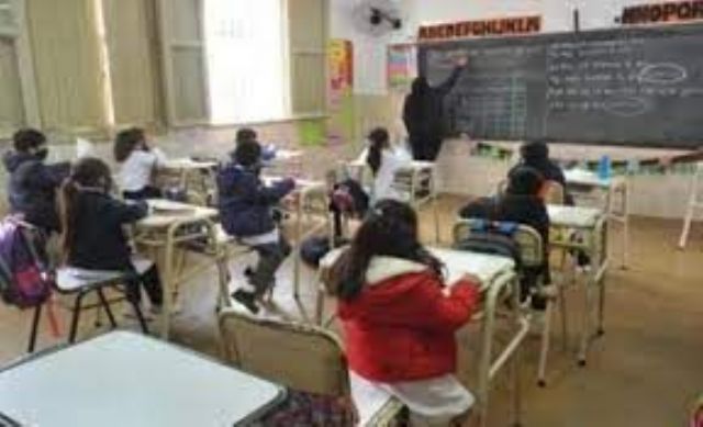 Quinta hora en Escuelas Primarias: la UEB Mercedes pone el foco en el articulado de la resolución