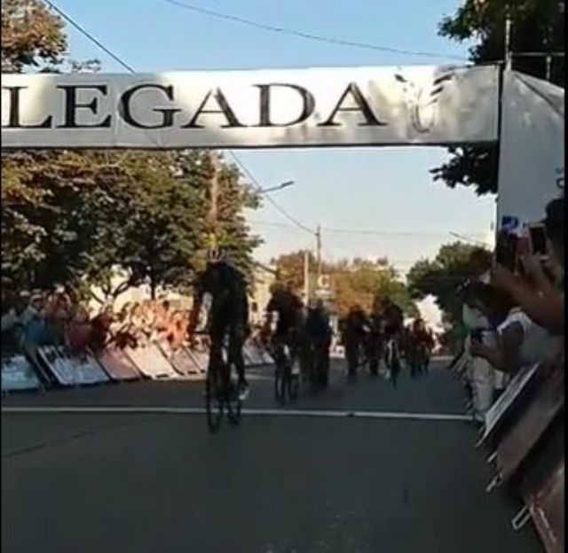 Agustín Martínez del SAT ganó la tercera etapa de la Doble Bragado 2023