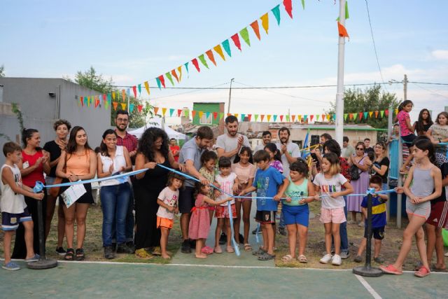 Junto al OPISU, Ustarroz  inauguró la plaza del barrio Peñaloza