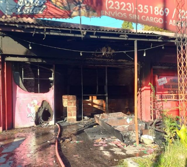 Lujan: incendio en un parripollo demandó intervención de bomberos voluntarios