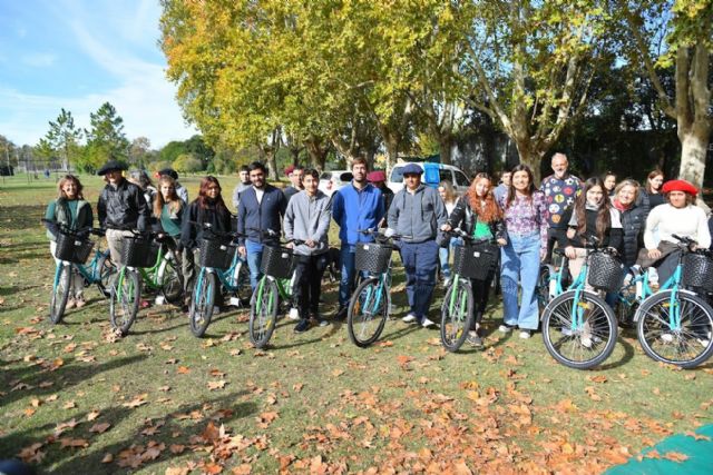 Festival “La tierra y el buen vivir” con presencia de Wado de Pedro, Vilar y entrega de bicicletas para estudiantes